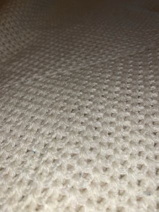 Manta tejida a mano color blanco