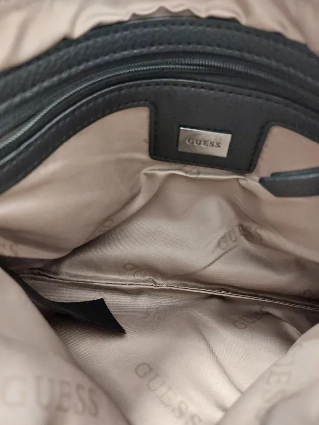 Bolso Guess Negro con Rosas Rojas