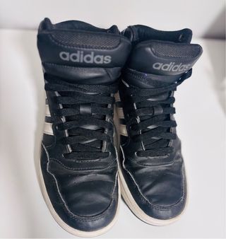 Bambas Adidas altas.