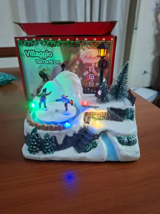 Villaggio natalizio con luci movimento e suoni