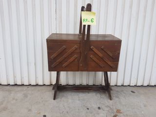 Costurero antiguo de madera