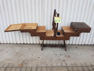 Costurero antiguo de madera
