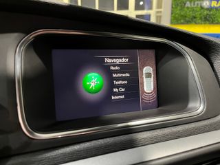 Volvo V40 D2 MOMENTUM 2019