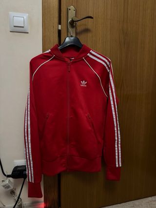 Chaqueta Adidas Roja con Rayas Blancas