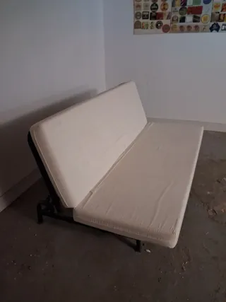 Pagar en mano.Sofá Cama  con el colchón Metal y Ma