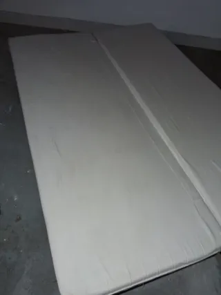 Pagar en mano.Sofá Cama  con el colchón Metal y Ma