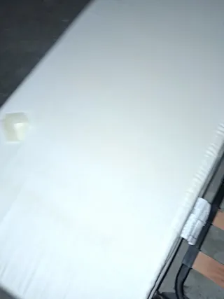 Pagar en mano.Sofá Cama  con el colchón Metal y Ma