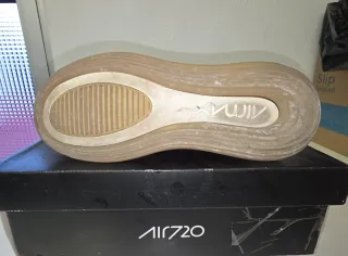 Nike Air Max 720 Beige/Oro