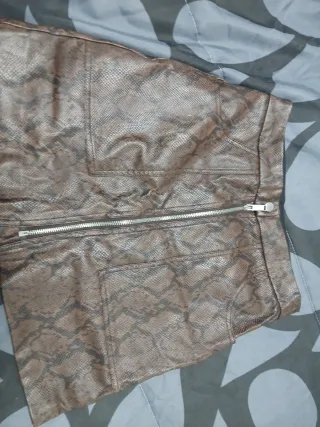 Falda polipiel efecto piel serpiente