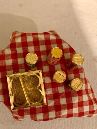 Miniature per casa delle bambole: supporto e bottiglie