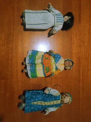 Bambole di porcellana articolate