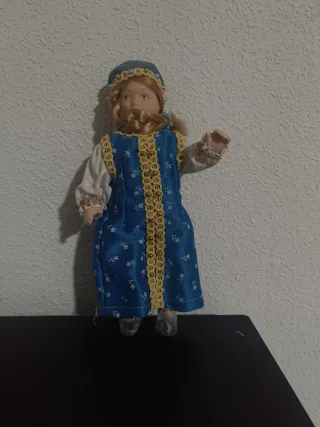 Bambole di porcellana articolate