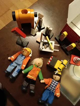 Goki Juguete Construcción Muñecos Madera