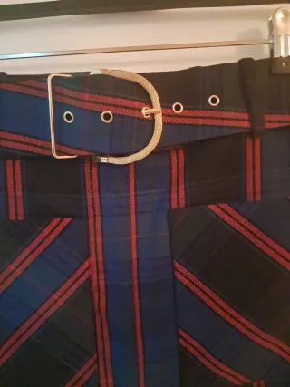 Falda recta con cinturón