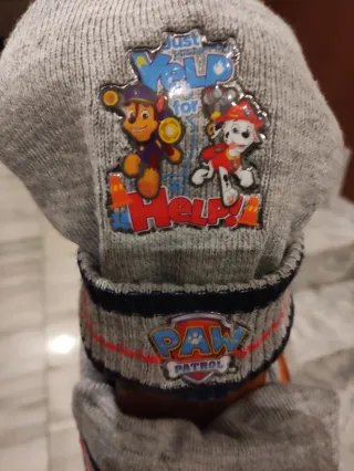Gorro y bufanda Patrulla Canina gris.