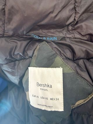 Abrigo Anorak Camuflaje talla XS Bershka mujer