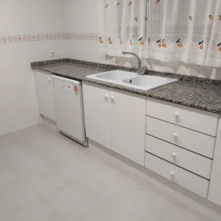 Mobiliario de cocina piedra y madera