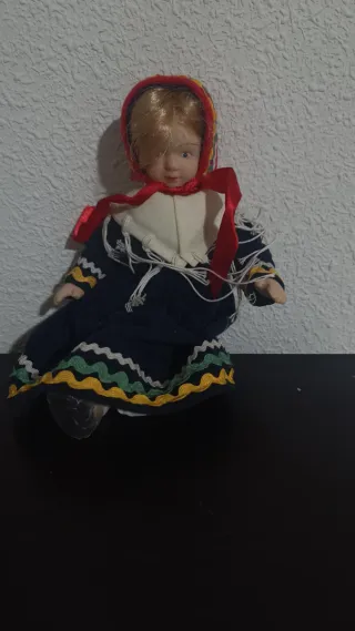 Bambole di porcellana articolate