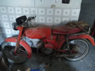Moto Guzzi Dingo 49cc Roja