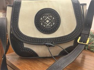 Bolso Loewe Negro Colección Sevilla ideal Navidad