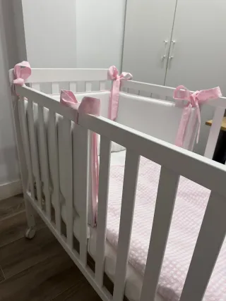 Cuna de bebé blanca. Marca Mi Cuna