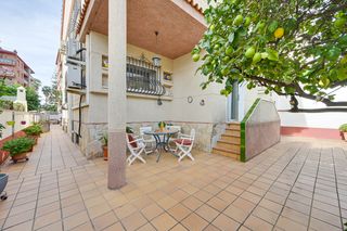 Casa con solárium y garaje en centro de Pineda