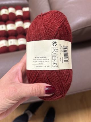 Lanas Katia Peques color burdeos