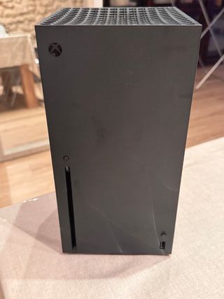 Xbox Series X con mando.