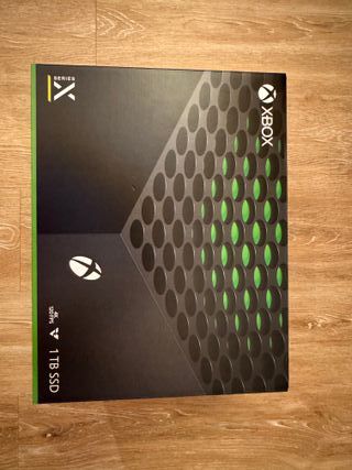 Xbox Series X con mando.