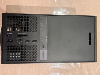 Xbox Series X con mando.