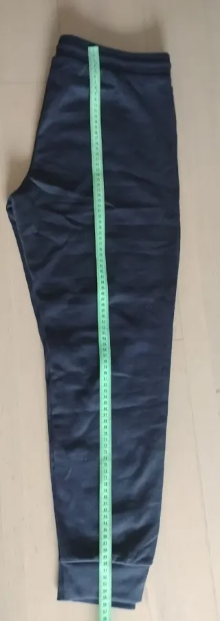 Pantalón chándal mujer azul marino Primark.