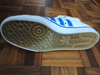 Botas Adidas Blancas y Azules, talla 8 1/2 UK