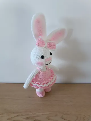 Amigurumi conejita tejida a mano 34 cm de alto