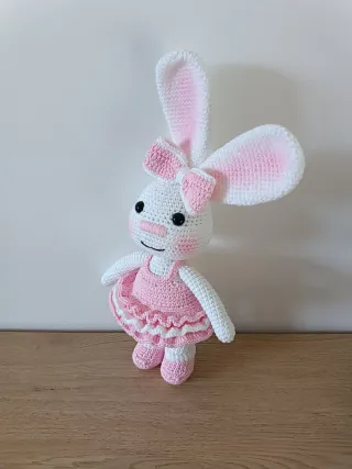 Amigurumi conejita tejida a mano 34 cm de alto