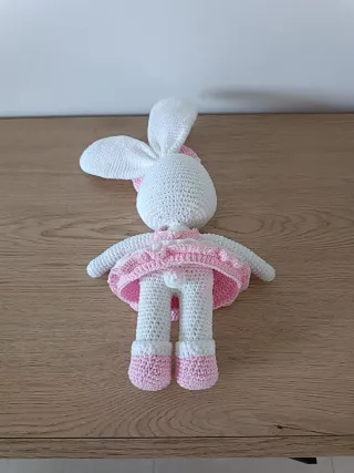 Amigurumi conejita tejida a mano 34 cm de alto