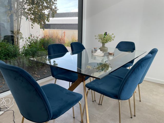 Mesa de comedor cristal y metal dorado