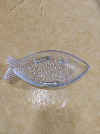 Fuente de vidrio pez vintage decorativa 20 cm.