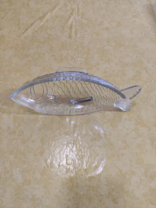 Fuente de vidrio pez vintage decorativa 20 cm.