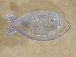 Fuente de vidrio pez vintage decorativa 20 cm.