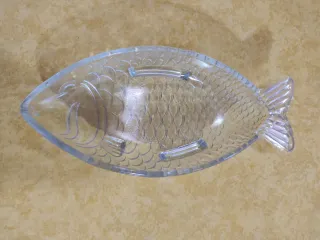 Fuente de vidrio pez vintage decorativa 20 cm.