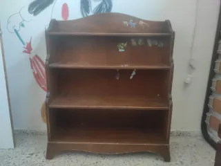 Estantería de madera