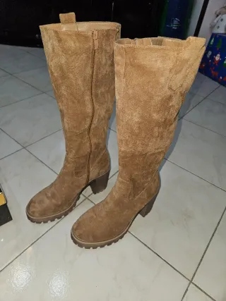 Stivali alti scamosciati marroni