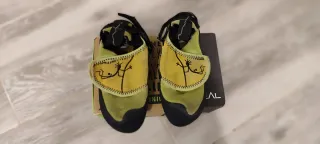 Pies de gato infantil, talla 31-32. Marca Boreal.