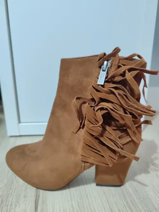 Botines marrones con flecos