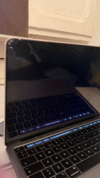 MacBook Pro 13 M1 2020 Touch Bar Pantalla rota