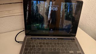 MacBook Pro 13 M1 2020 Touch Bar Pantalla rota