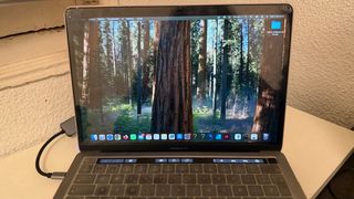 MacBook Pro 13 M1 2020 Touch Bar Pantalla rota