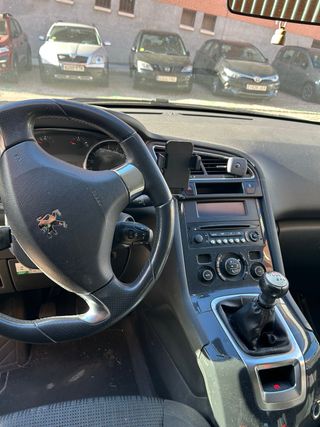 Peugeot 5008 2013