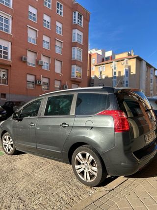 Peugeot 5008 2013