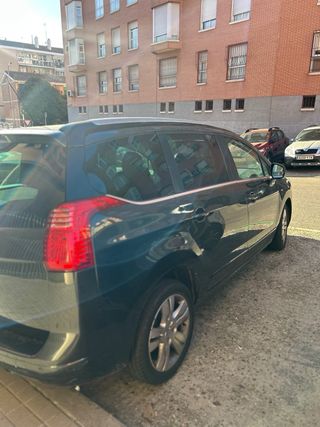 Peugeot 5008 2013